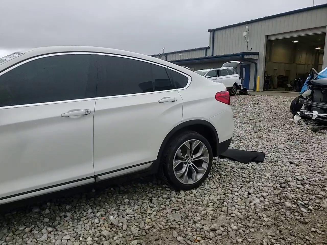 Фото: 5UXXW3C51J0T82187