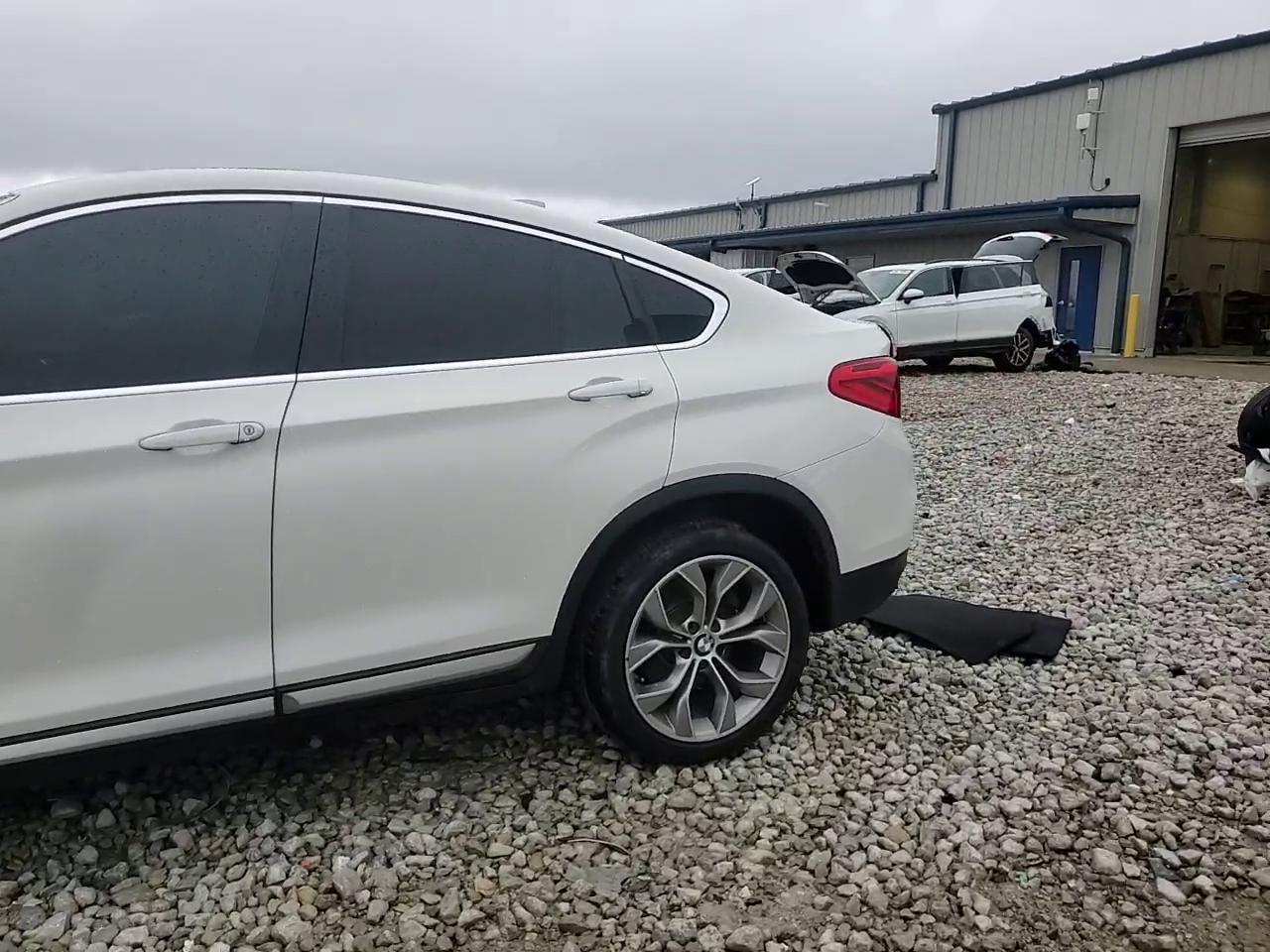 Фото: 5UXXW3C51J0T82187