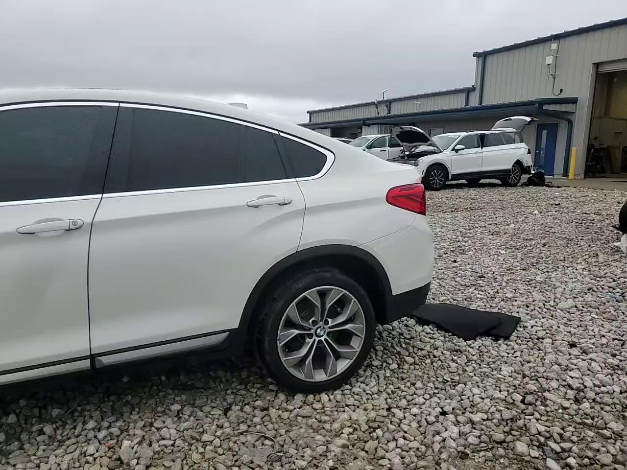 Фото: 5UXXW3C51J0T82187