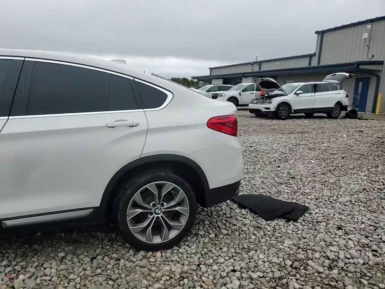 Фото: 5UXXW3C51J0T82187