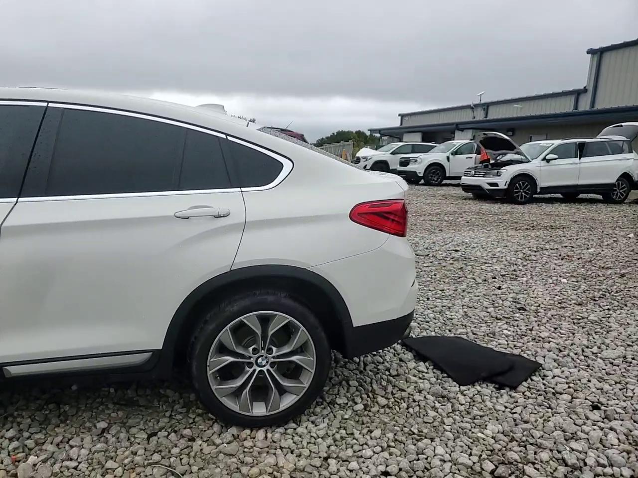 Фото: 5UXXW3C51J0T82187