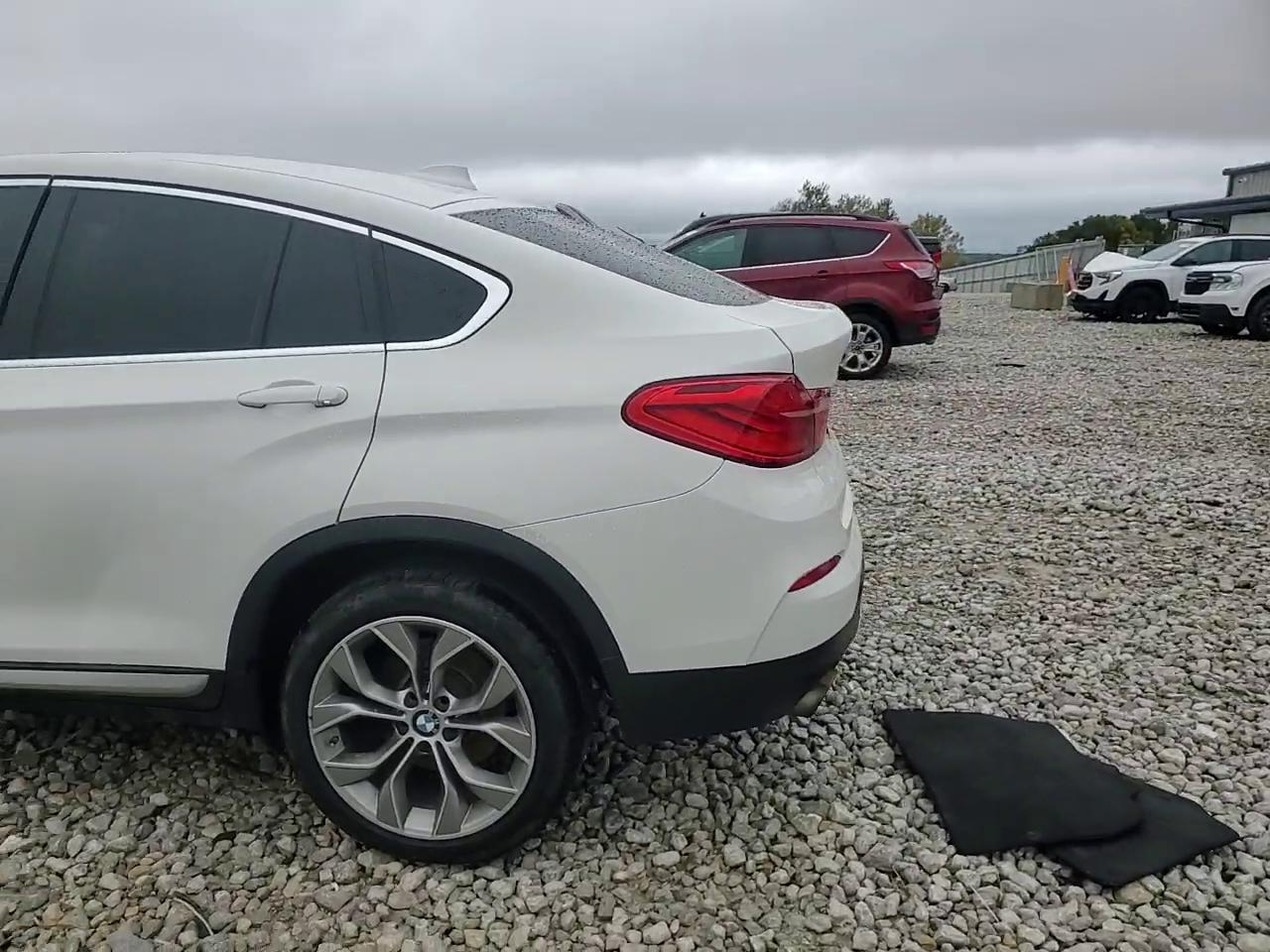 Фото: 5UXXW3C51J0T82187