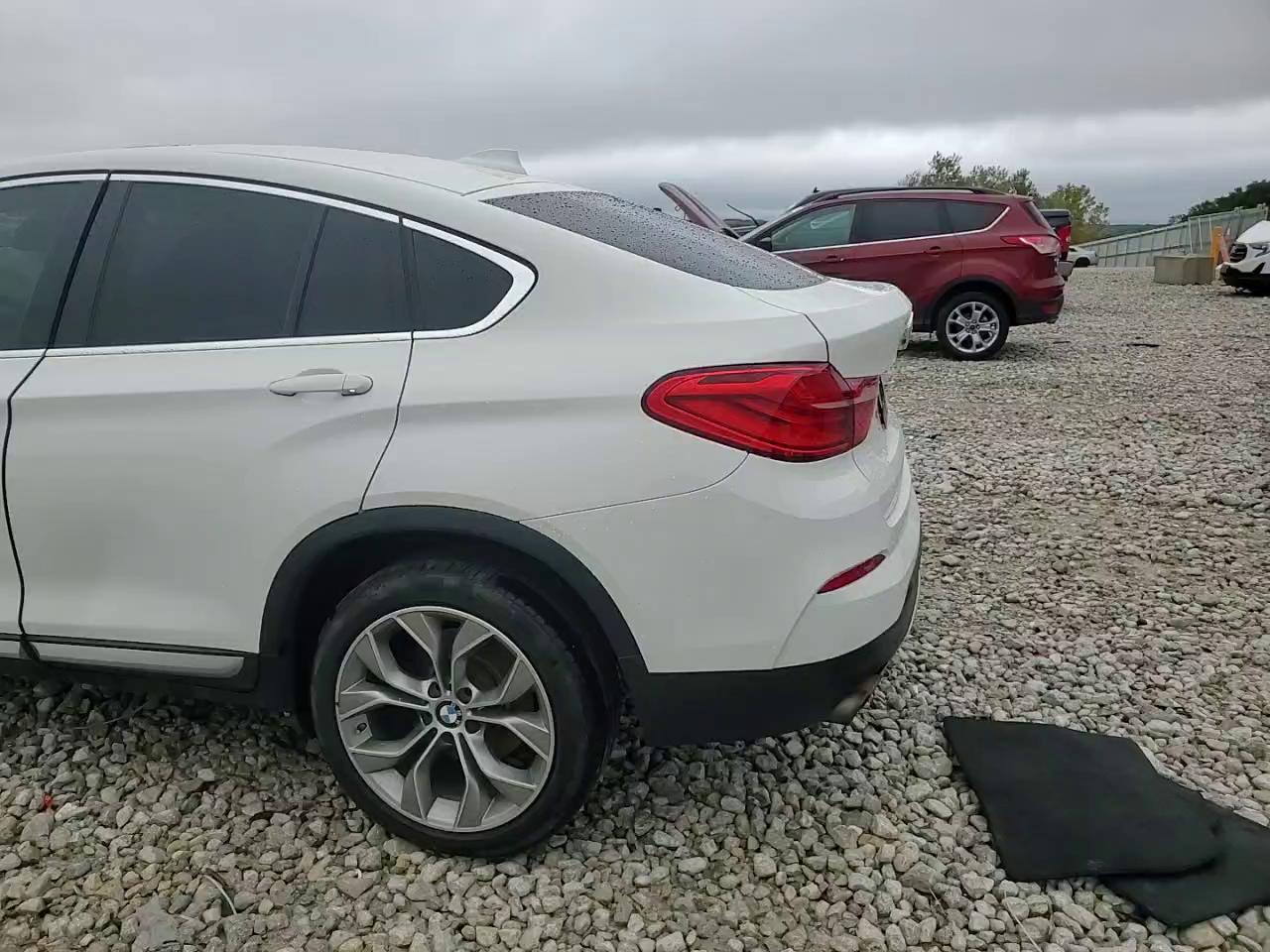 Фото: 5UXXW3C51J0T82187