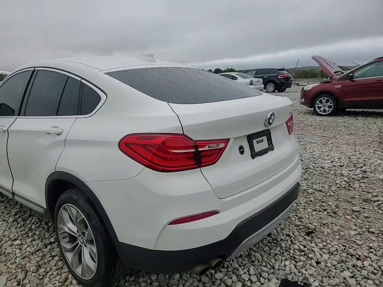 Фото: 5UXXW3C51J0T82187