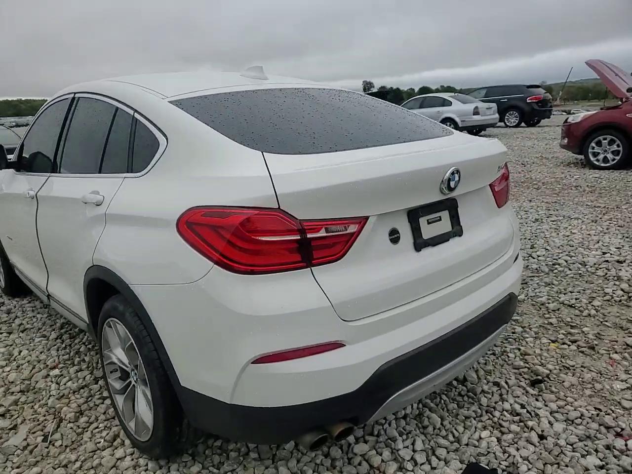 Фото: 5UXXW3C51J0T82187