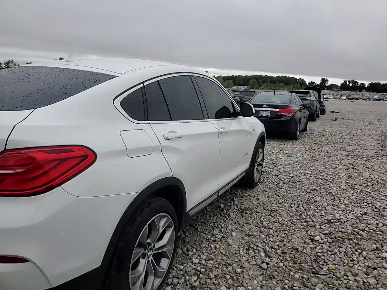 Фото: 5UXXW3C51J0T82187