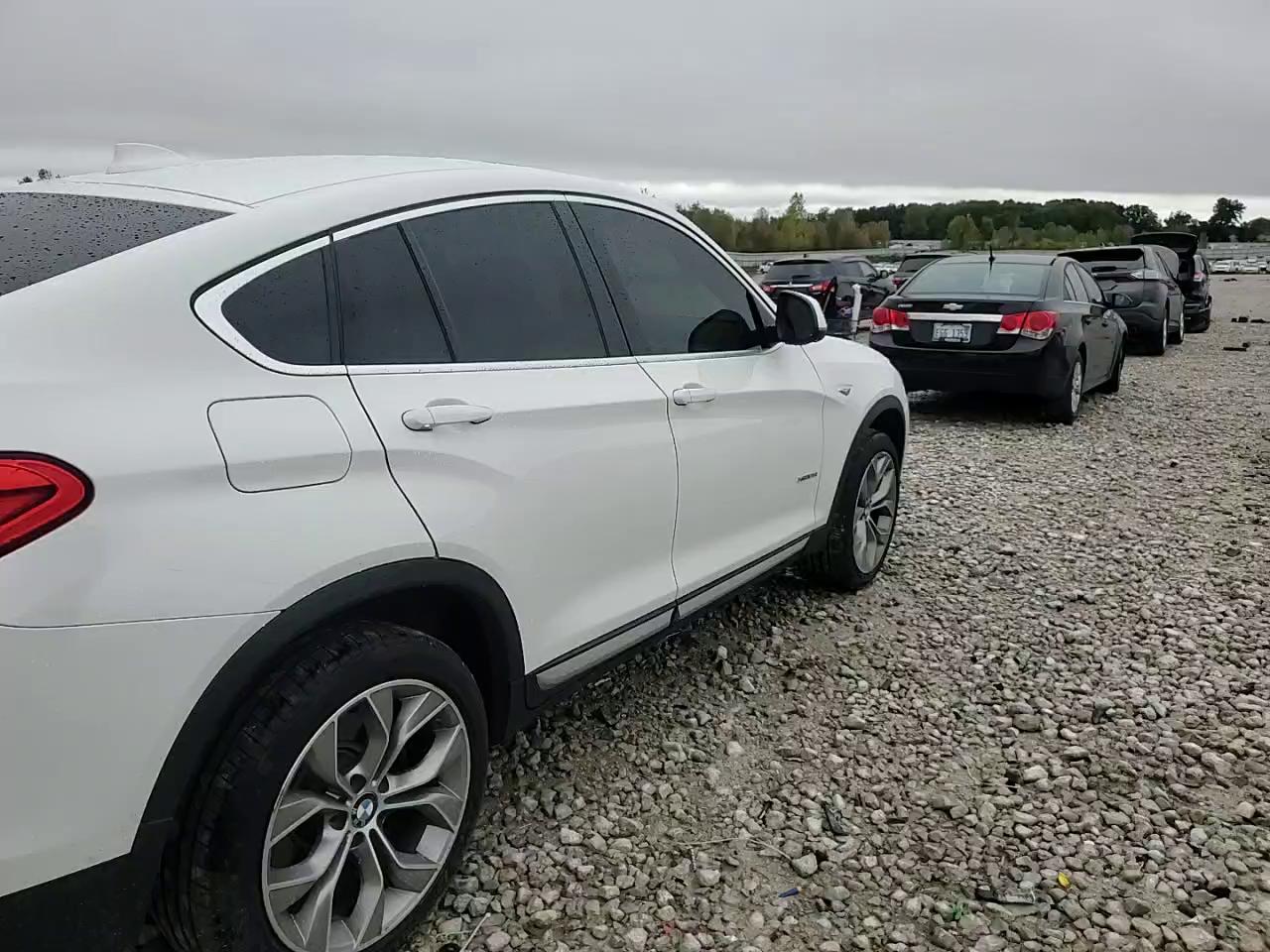 Фото: 5UXXW3C51J0T82187