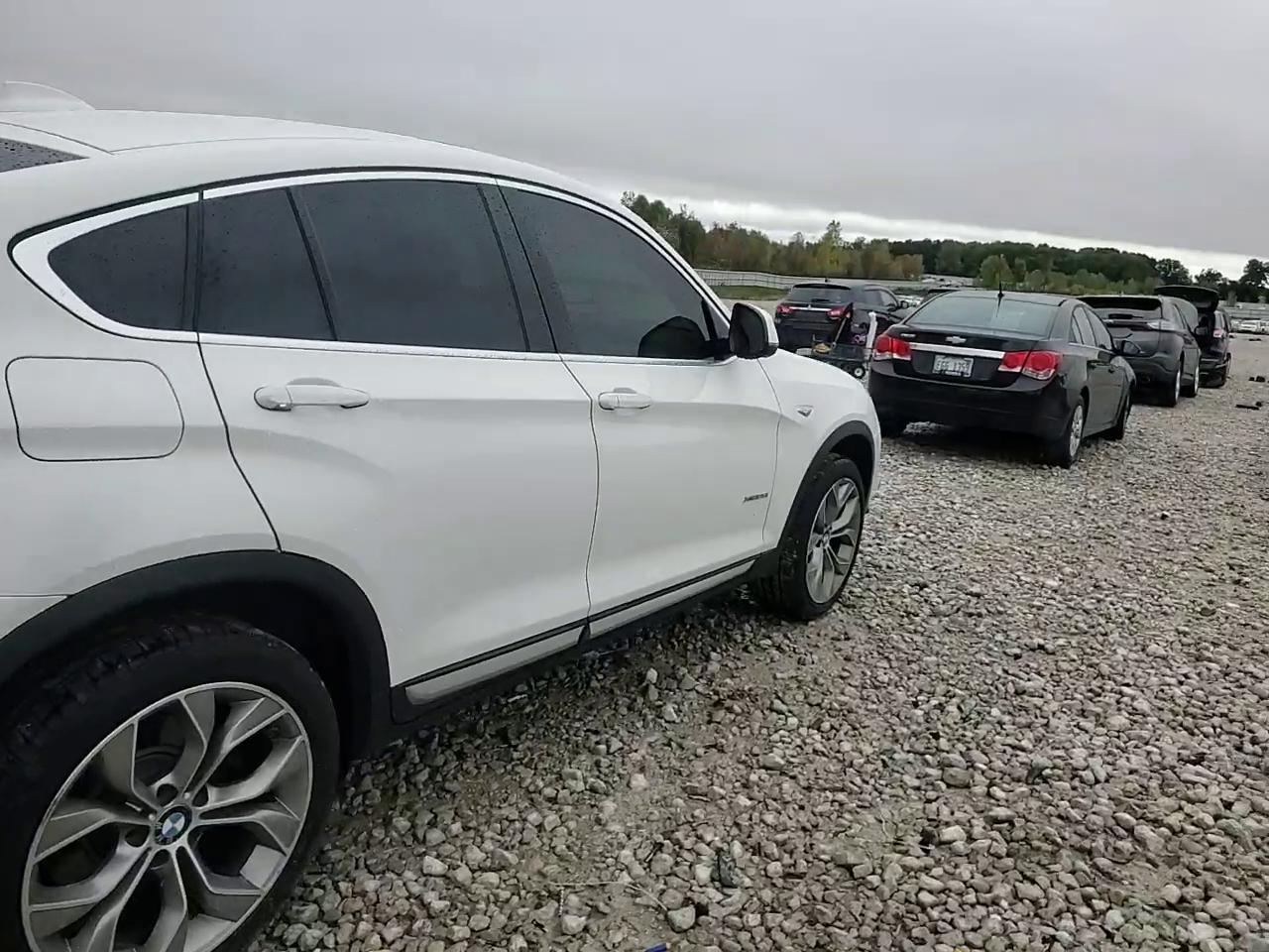 Фото: 5UXXW3C51J0T82187