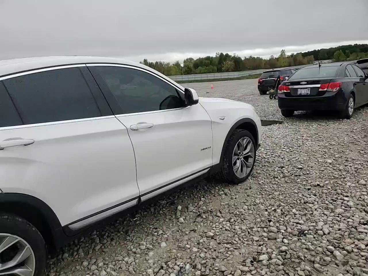 Фото: 5UXXW3C51J0T82187