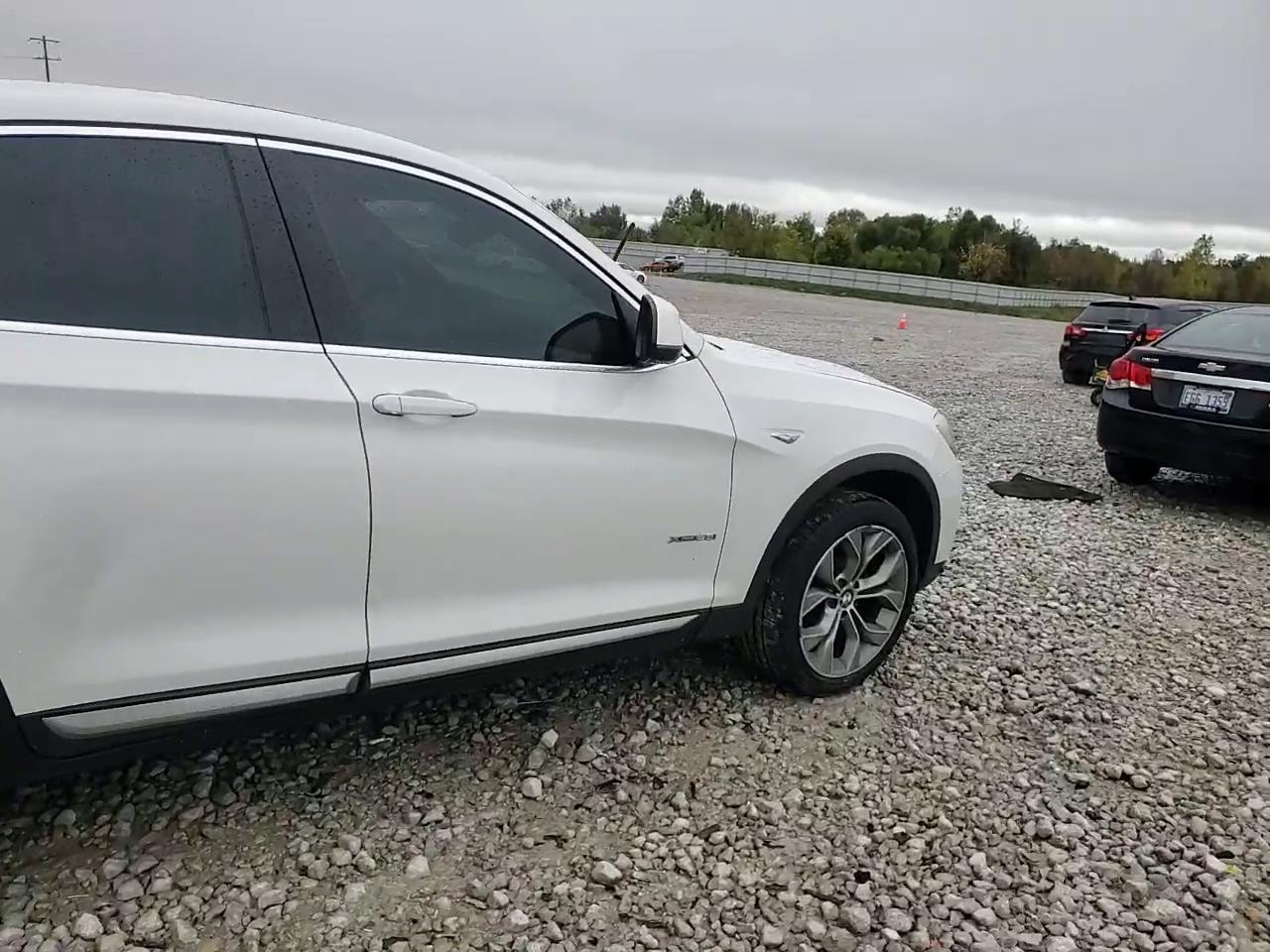 Фото: 5UXXW3C51J0T82187