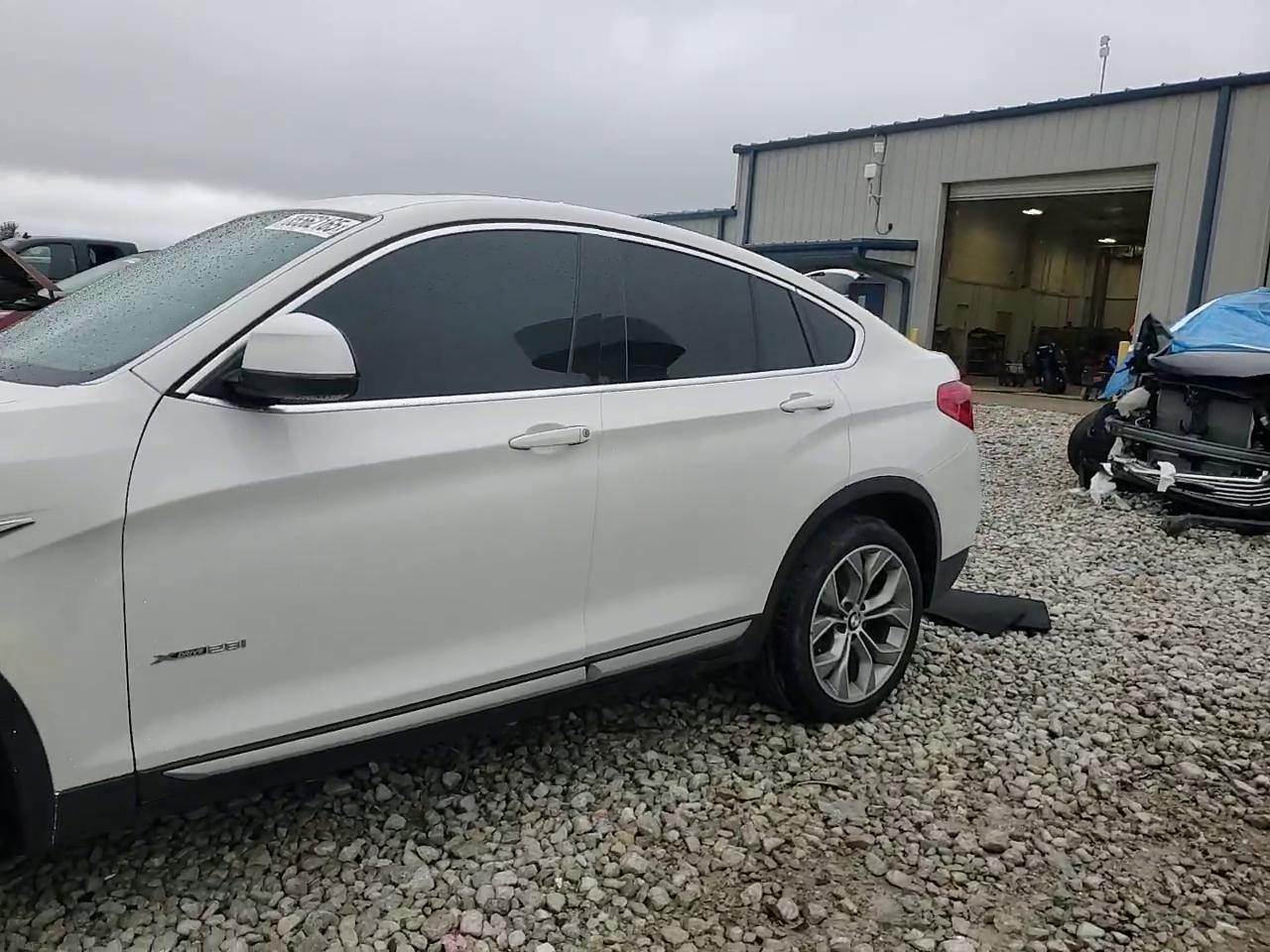 Фото: 5UXXW3C51J0T82187