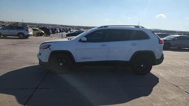 2016 Jeep Cherokee Latitude VIN: 1C4PJLCB9GW373927 Lot: 82410185