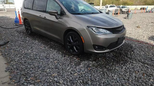 2018 Chrysler Pacifica Touring Plus VIN: 2C4RC1FGXJR332687 Lot: 89817895