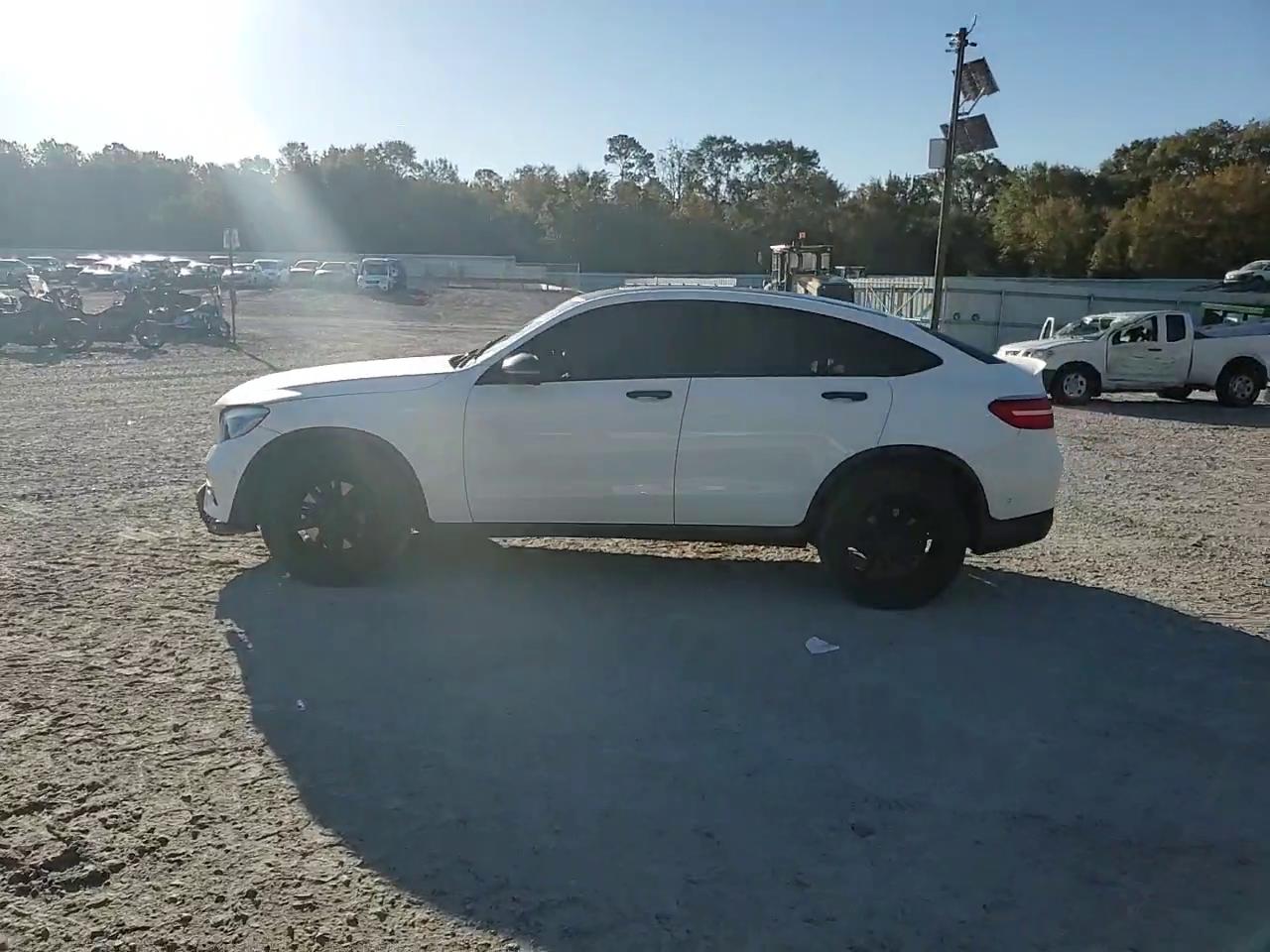 Фото: WDC0J6EB1KF644899