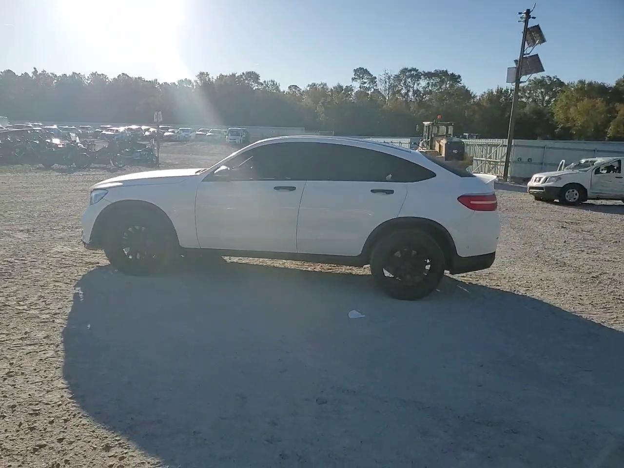 Фото: WDC0J6EB1KF644899