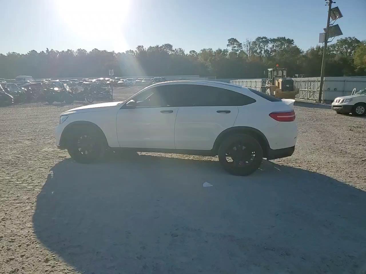 Фото: WDC0J6EB1KF644899