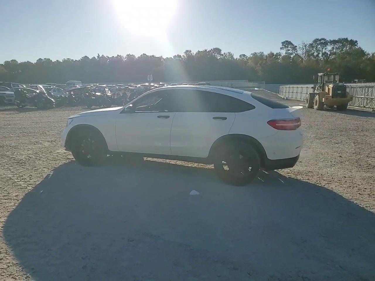 Фото: WDC0J6EB1KF644899