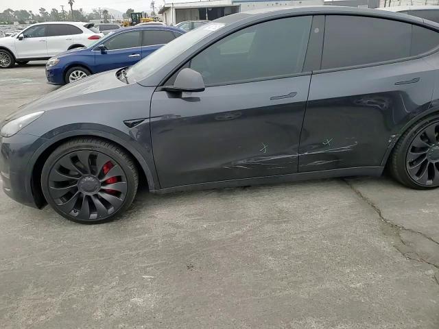 2024 Tesla Model Y VIN: 7SAYGDEF8RF024552 Lot: 84831805