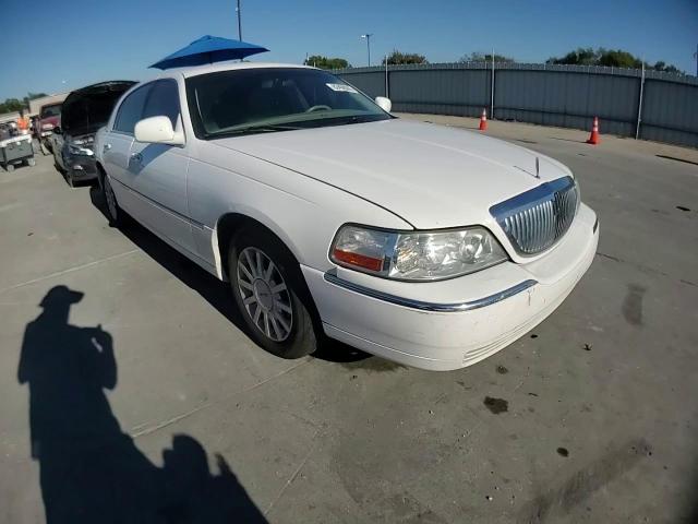 2006 Lincoln Town Car Signature VIN: 1LNHM81W86Y632761 Lot: 82408045