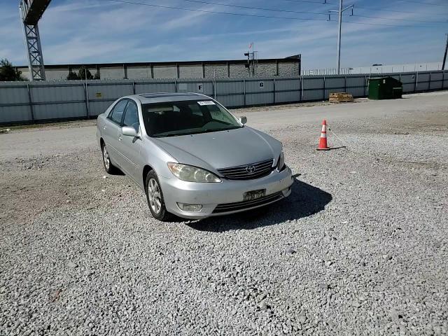 2005 Toyota Camry Le VIN: 4T1BF30K35U614921 Lot: 82188865