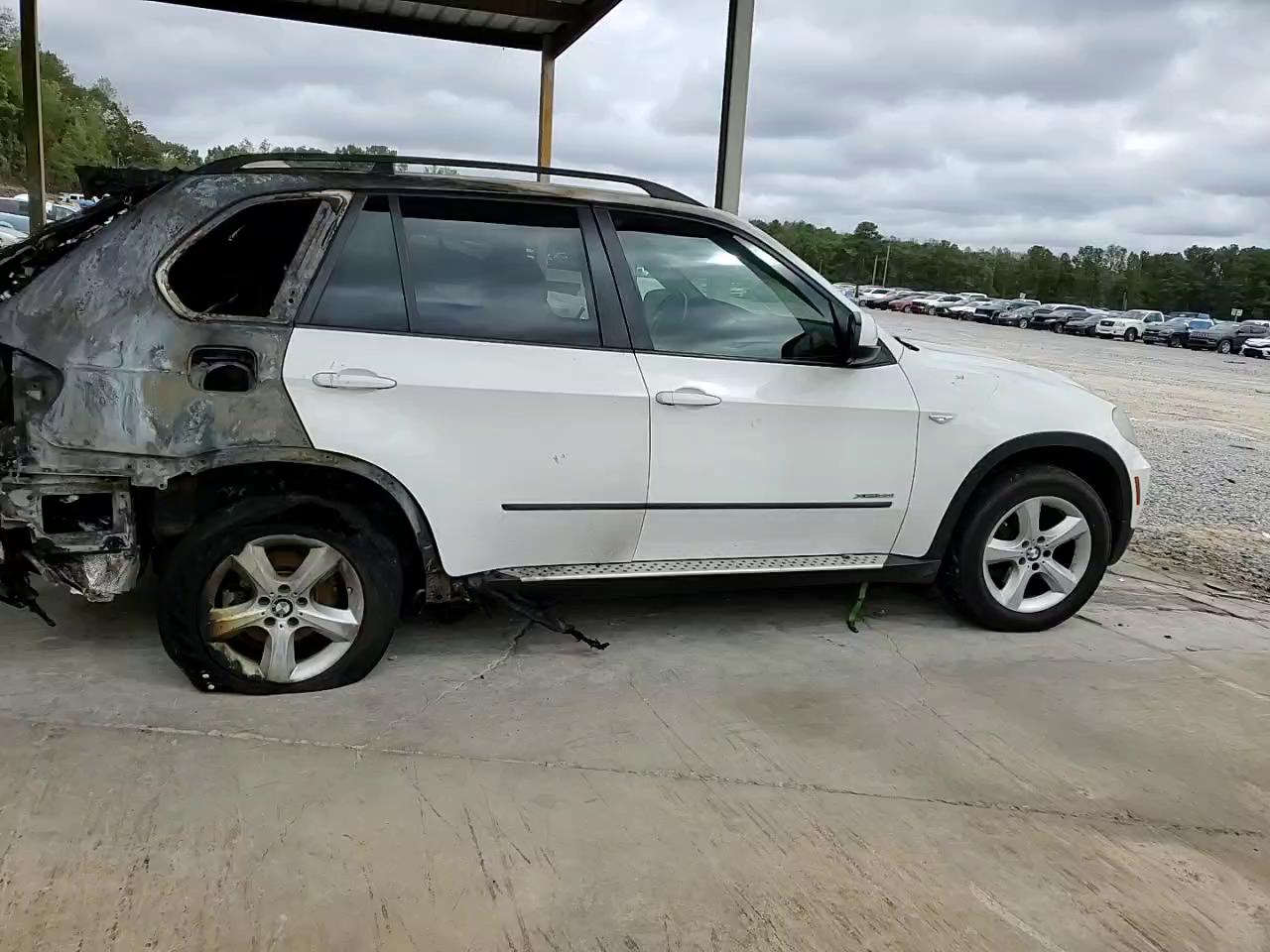 Фото: 5UXFE4C56AL379210