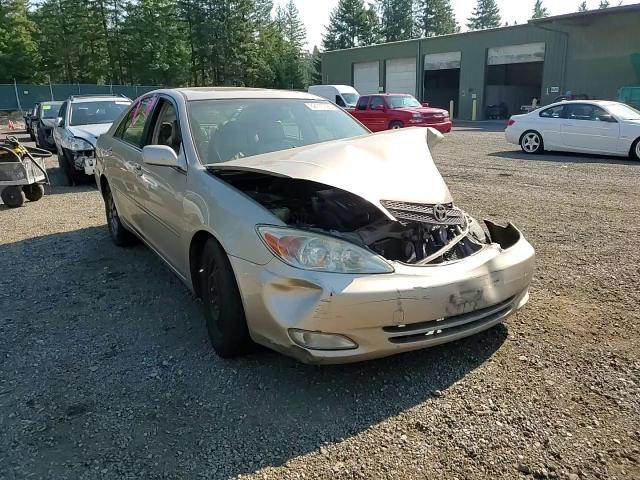 2004 Toyota Camry Le VIN: JTDBF30KX40153887 Lot: 82175725