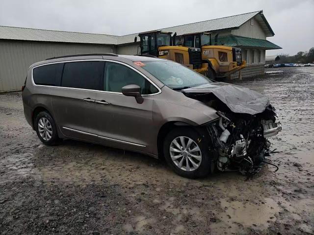 2017 Chrysler Pacifica Touring L VIN: 2C4RC1BG6HR747196 Lot: 90522635