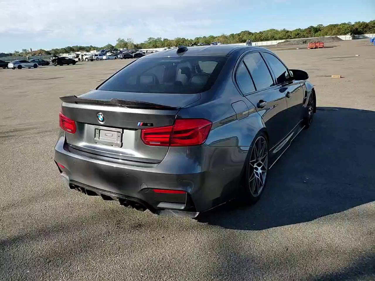 Фото: WBS8M9C53H5G84684