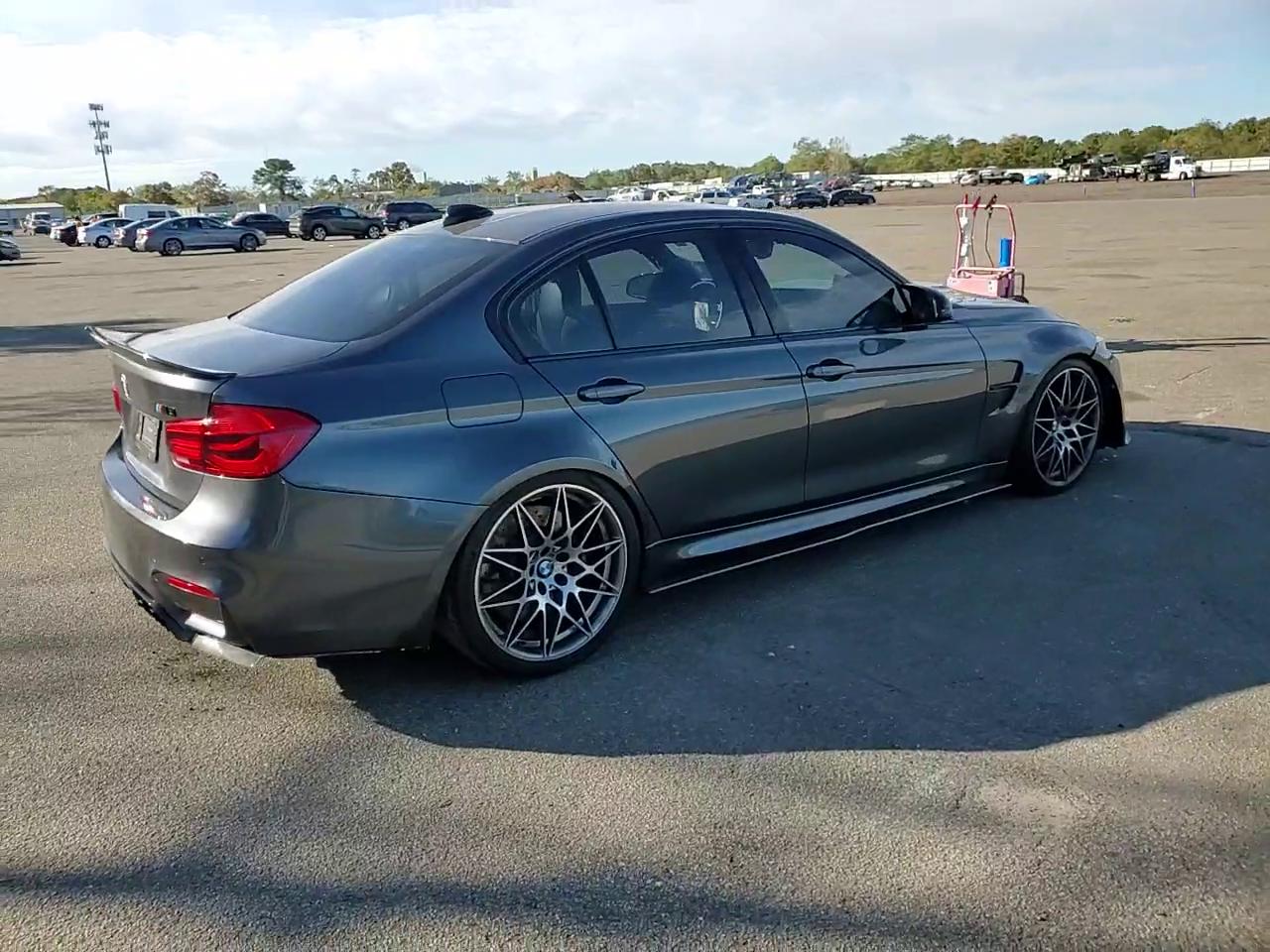 Фото: WBS8M9C53H5G84684