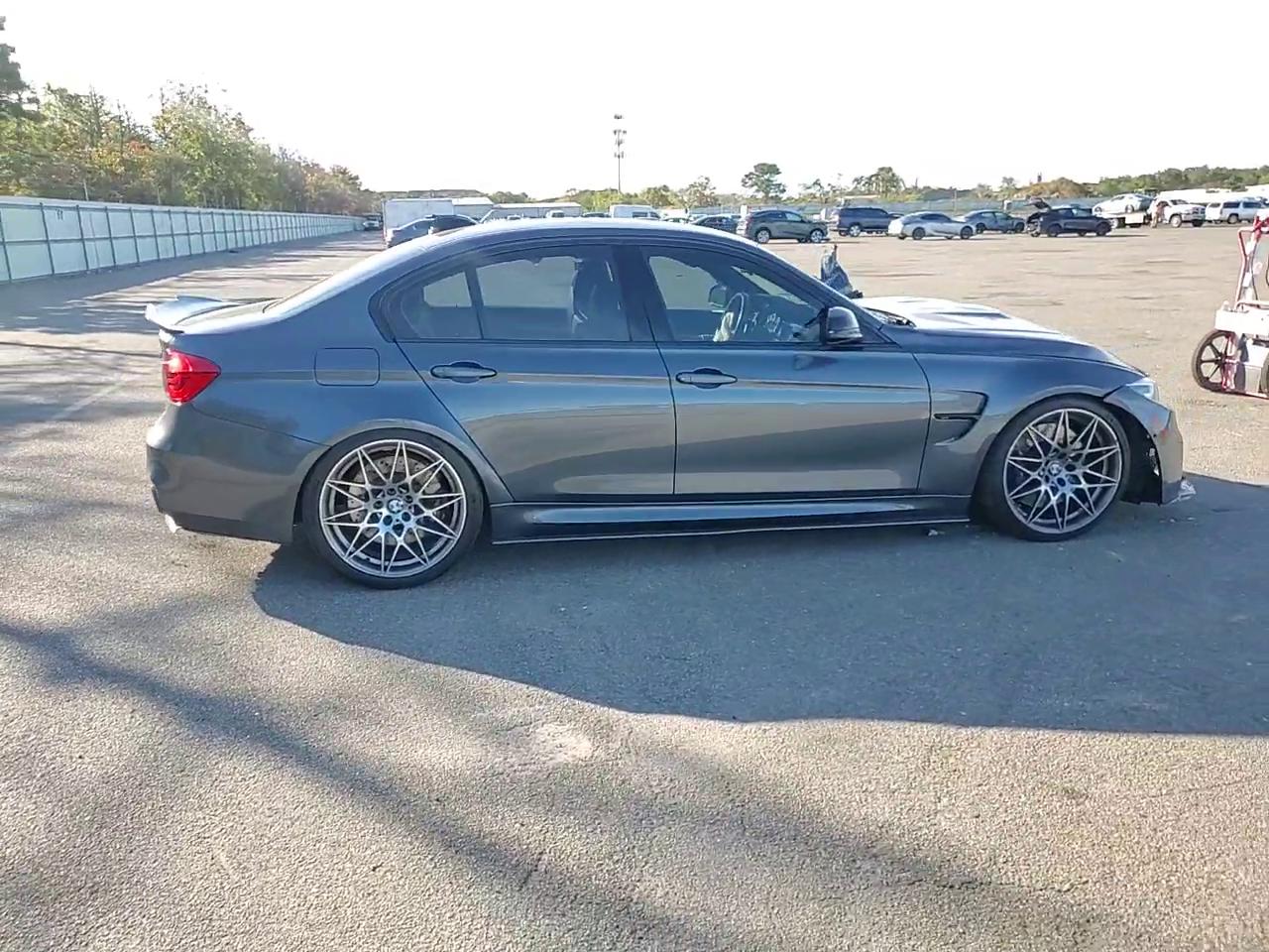 Фото: WBS8M9C53H5G84684