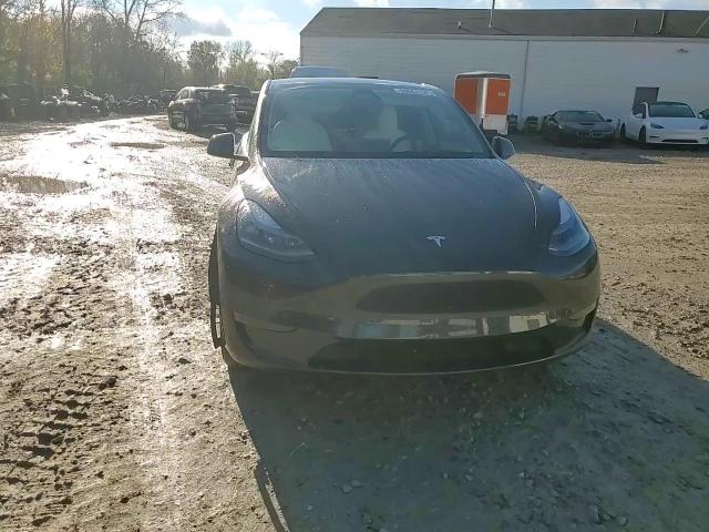 2024 Tesla Model Y VIN: 7SAYGDED2RF205158 Lot: 90543125
