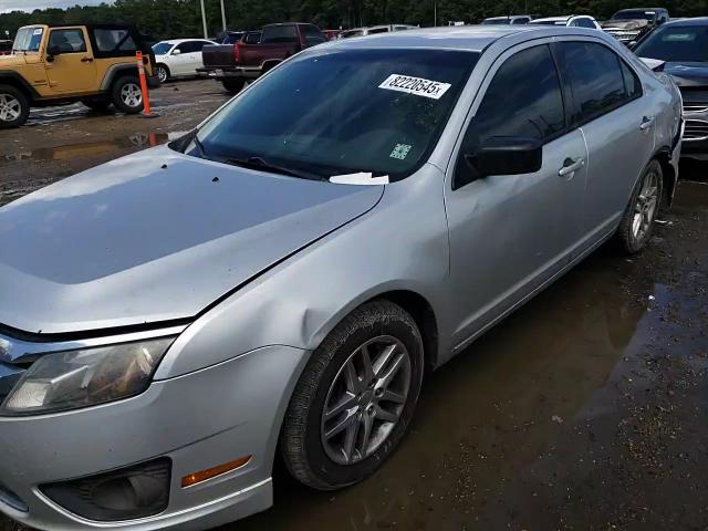 2011 Ford Fusion S VIN: 3FAHP0GA9BR239875 Lot: 82220545