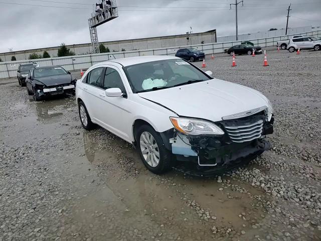 2013 Chrysler 200 Touring VIN: 1C3CCBBB1DN768372 Lot: 82321105