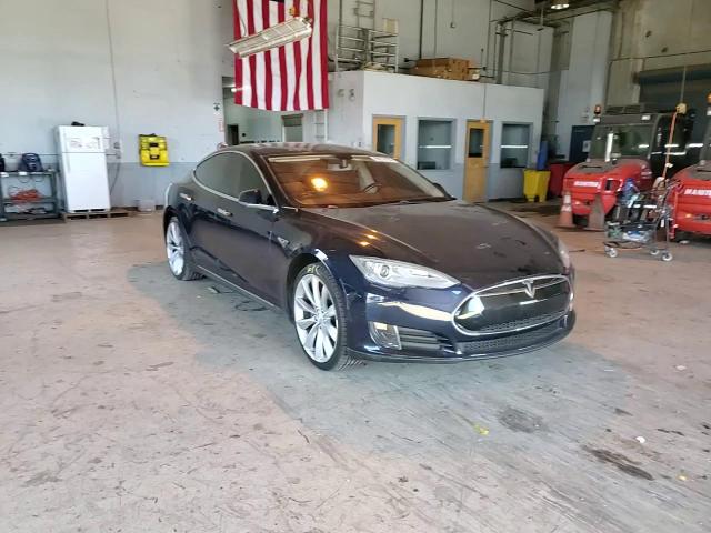 2013 Tesla Model S VIN: 5YJSA1AC7DFP11156 Lot: 90279155
