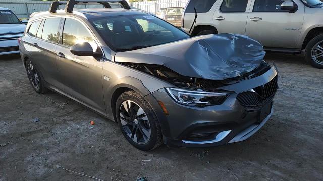 2018 Buick Regal Tourx Essence VIN: W04GV8SX4J1152510 Lot: 90418855