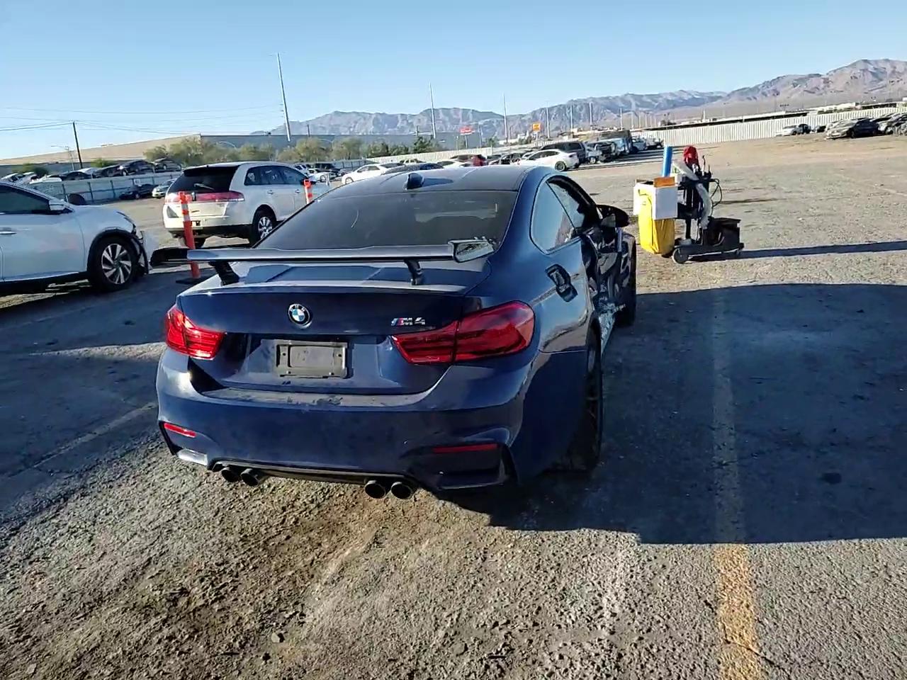 Фото: WBS4Y9C59JAC87772