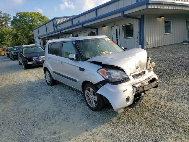 2011 Kia Soul + VIN: KNDJT2A29B7708541 Lot: 81906435
