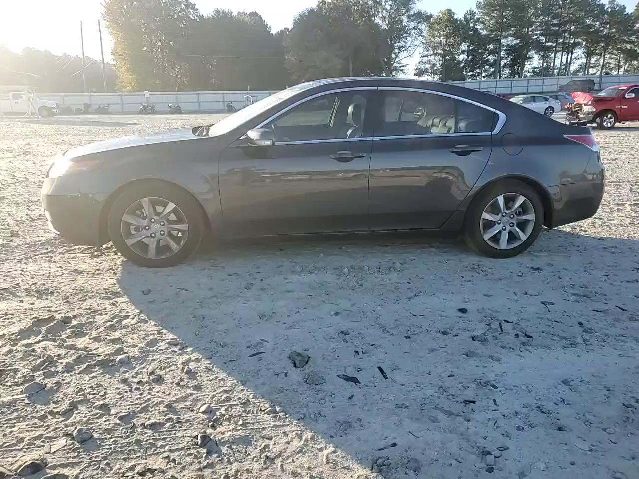 Фото: 19UUA8F54DA001699