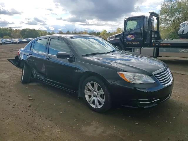 2011 Chrysler 200 Touring VIN: 1C3BC1FG5BN614742 Lot: 82722335