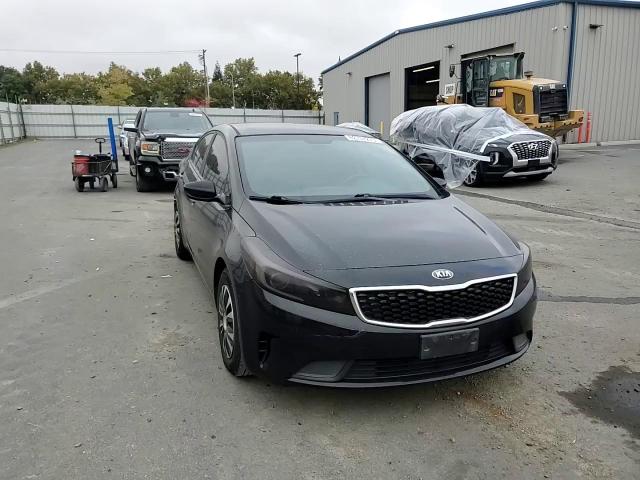 2018 Kia Forte Lx VIN: 3KPFL4A7XJE165986 Lot: 82737275