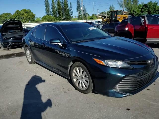 2018 Toyota Camry L VIN: 4T1B11HKXJU662563 Lot: 86208375