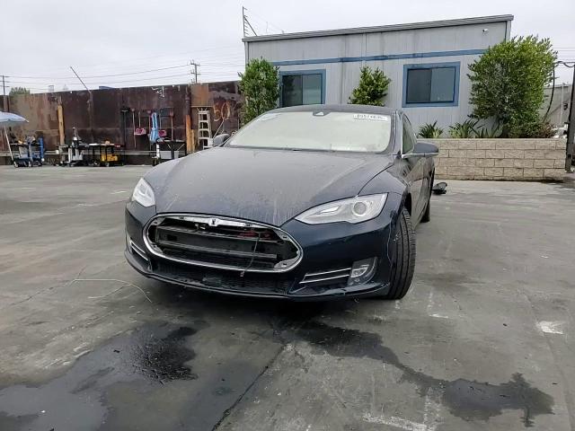 2014 Tesla Model S VIN: 5YJSA1H1XEFP66819 Lot: 85574835