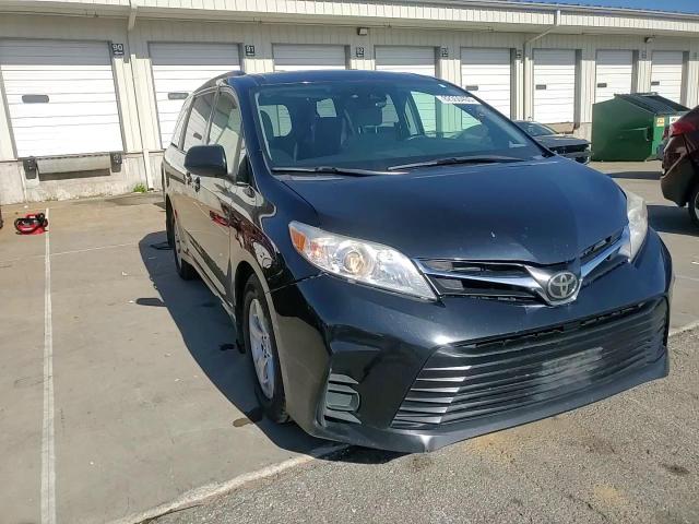 2018 Toyota Sienna Le VIN: 5TDKZ3DC9JS948285 Lot: 82350405
