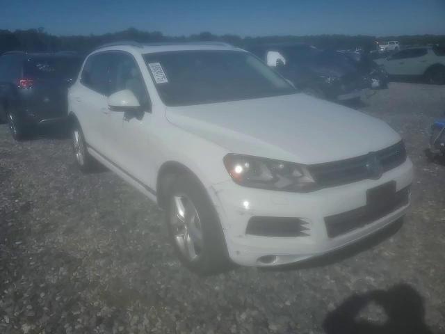 2014 Volkswagen Touareg V6 VIN: WVGEF9BP5ED012093 Lot: 89634175