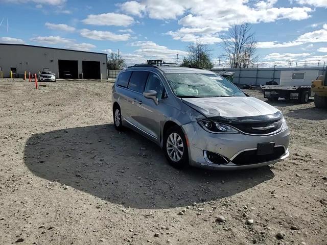 2017 Chrysler Pacifica Touring L VIN: 2C4RC1BG3HR702393 Lot: 82723355