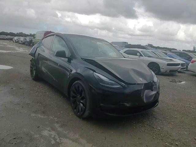 2024 Tesla Model Y VIN: 7SAYGDEF7RF059292 Lot: 85135115