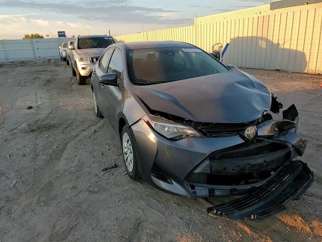 2018 Toyota Corolla L VIN: 5YFBURHE5JP851896 Lot: 82432425