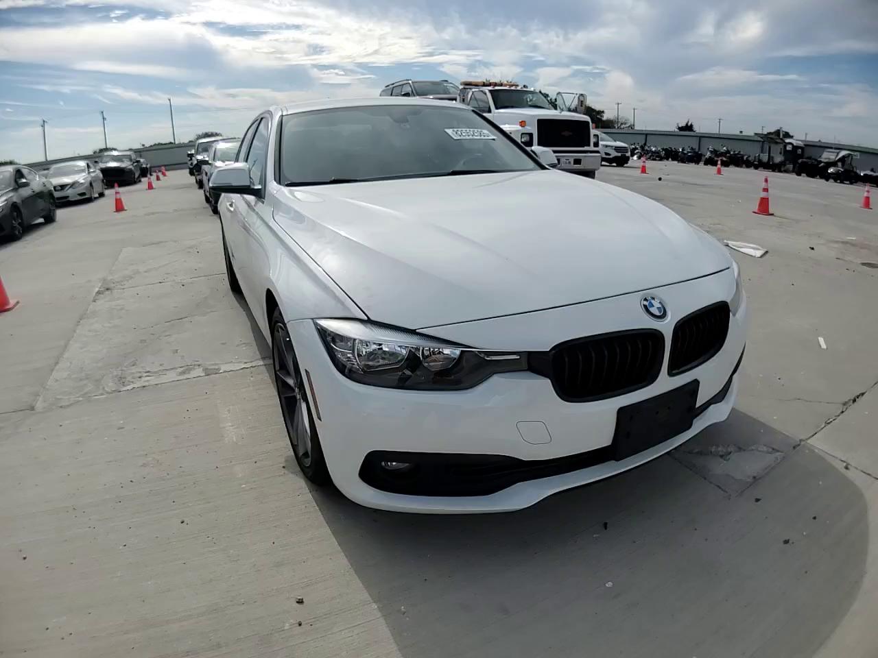 Фото: WBA8E1G36HNU16608