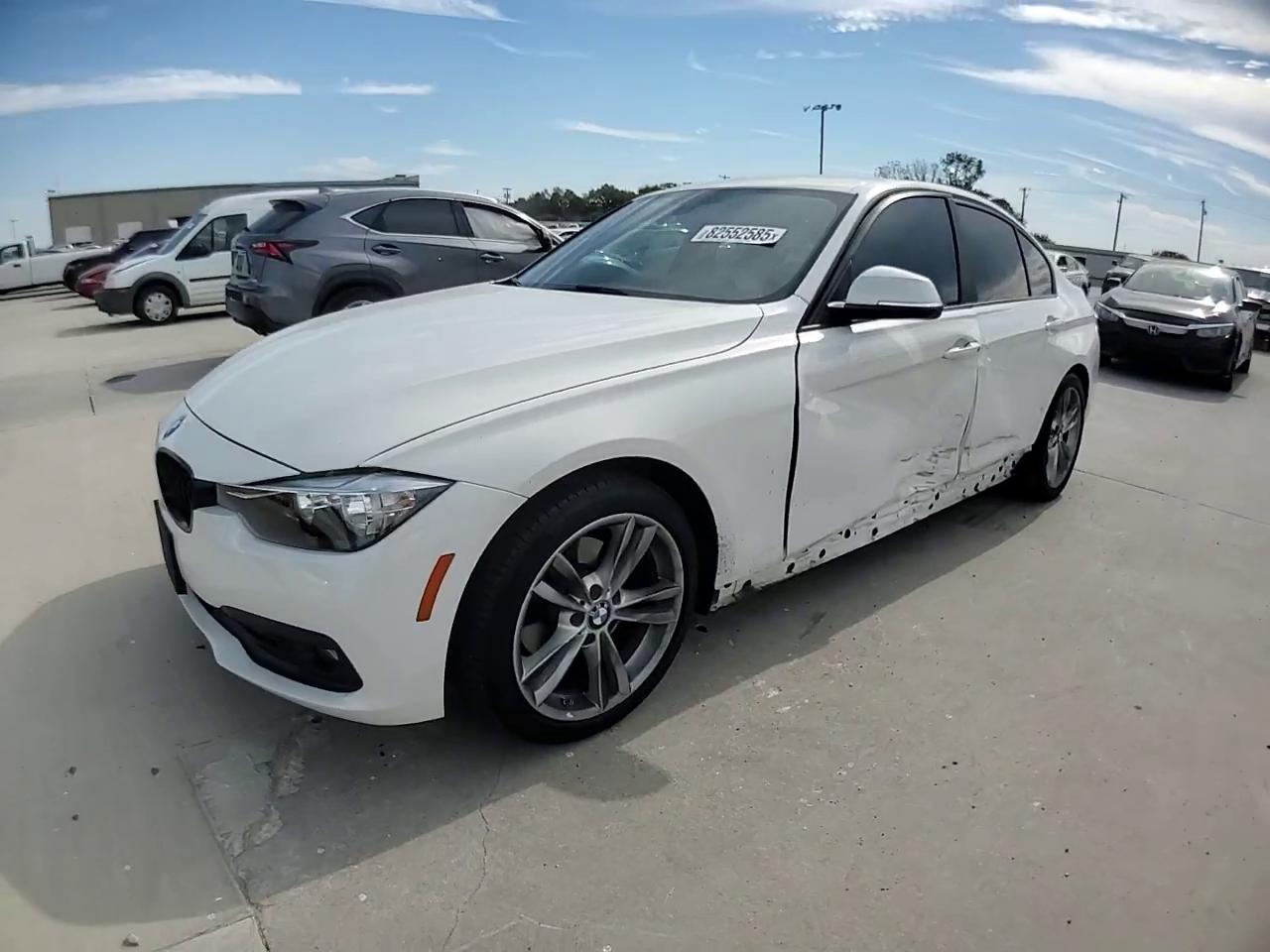 Фото: WBA8E1G36HNU16608