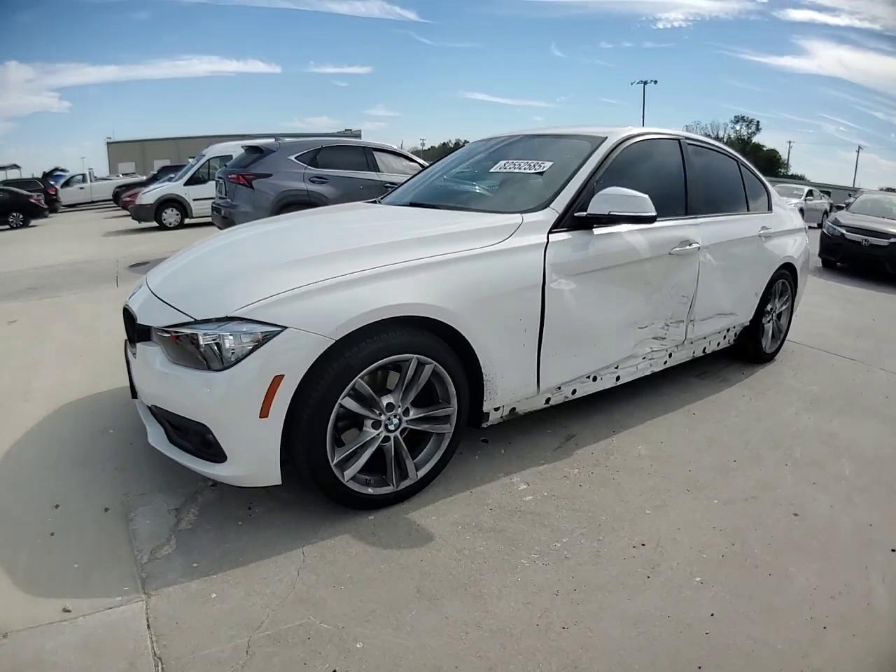 Фото: WBA8E1G36HNU16608